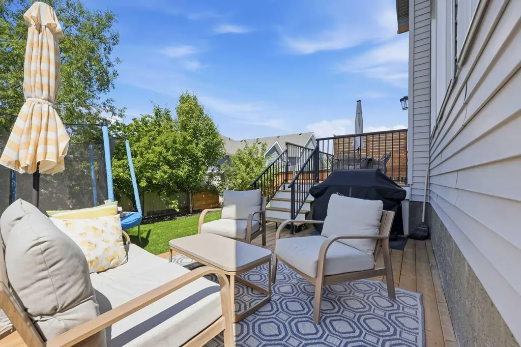 102 Drake Landing Heights Okotoks AB T1S 0M8