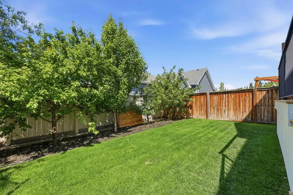 102 Drake Landing Heights Okotoks AB T1S 0M8