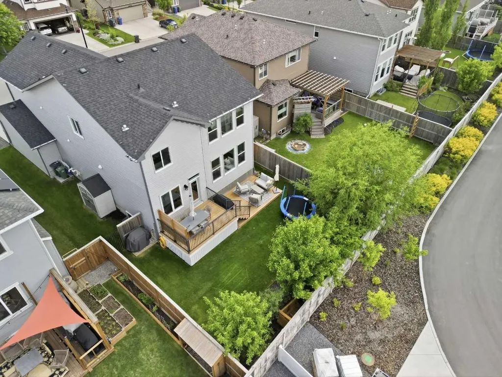 102 Drake Landing Heights Okotoks AB T1S 0M8
