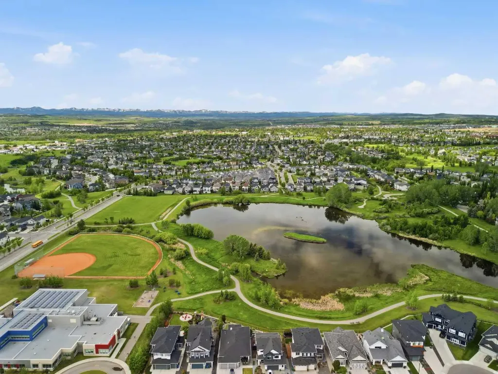 102 Drake Landing Heights Okotoks AB T1S 0M8