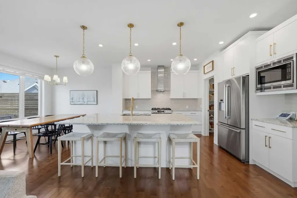 102 Drake Landing Heights Okotoks AB T1S 0M8