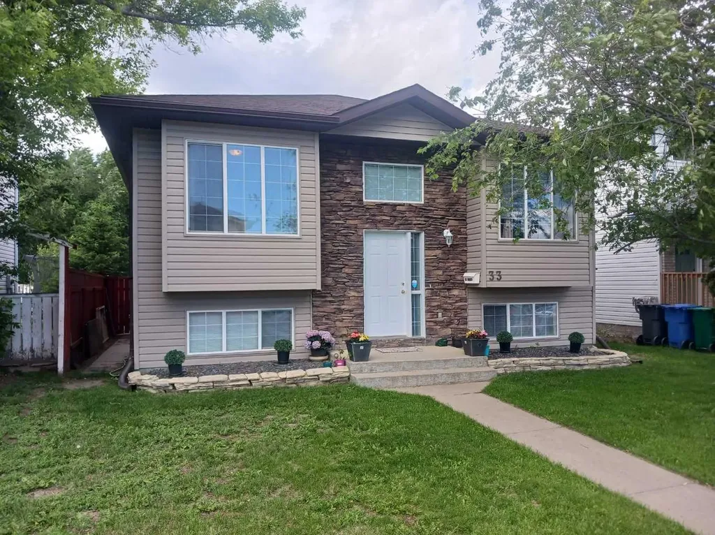 33 Peigan Court W Lethbridge AB T1K 6J4
