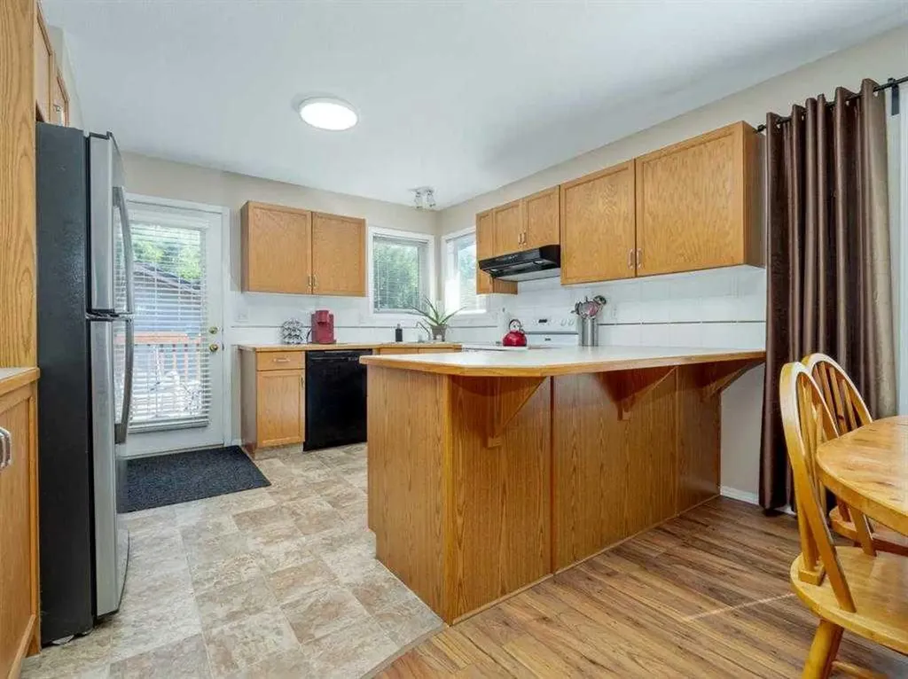 33 Peigan Court W Lethbridge AB T1K 6J4