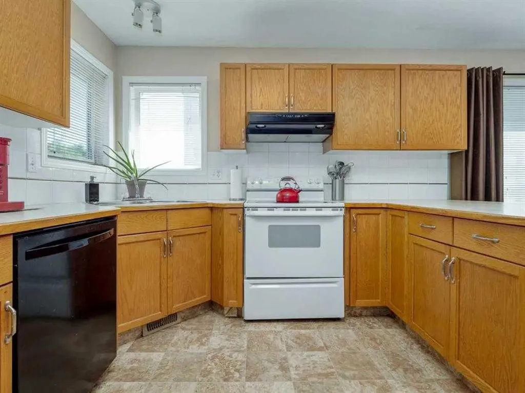 33 Peigan Court W Lethbridge AB T1K 6J4