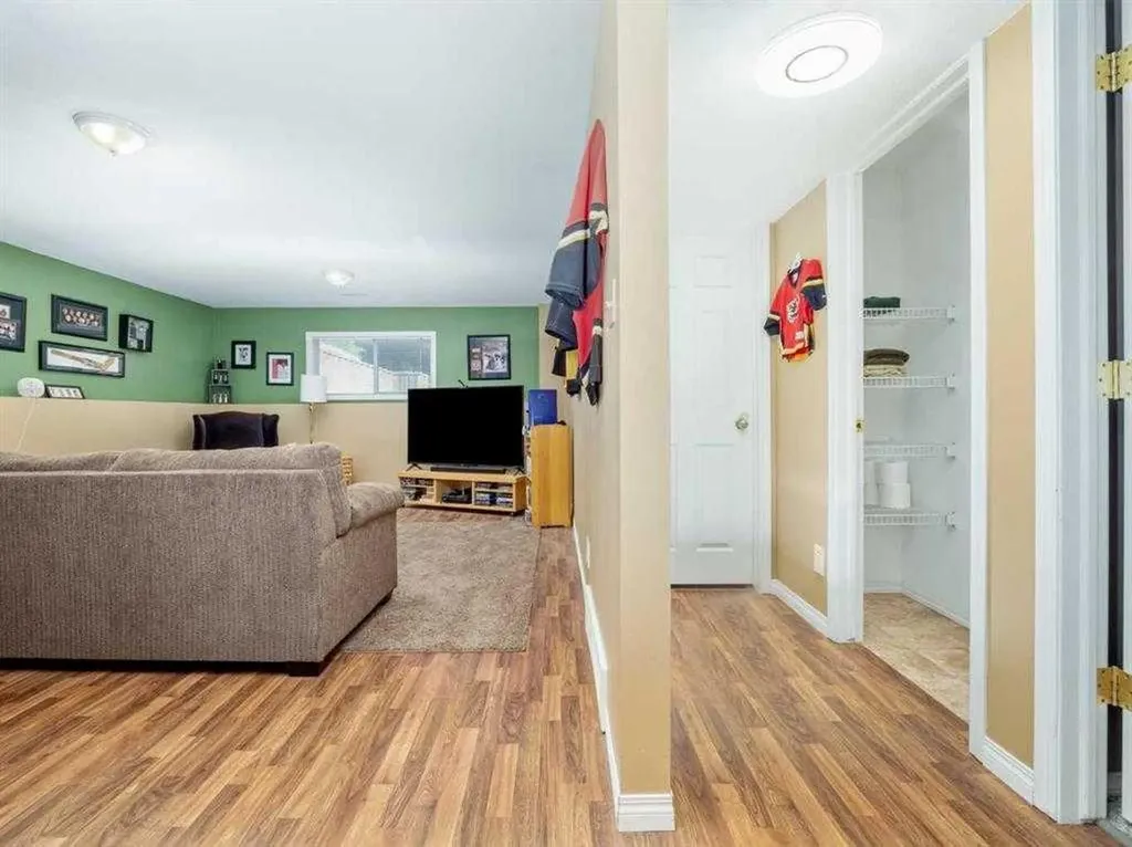 33 Peigan Court W Lethbridge AB T1K 6J4
