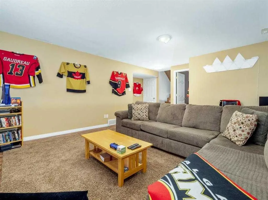 33 Peigan Court W Lethbridge AB T1K 6J4