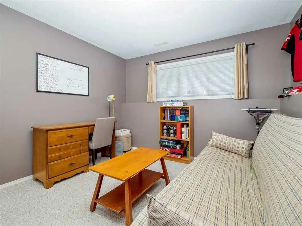 33 Peigan Court W Lethbridge AB T1K 6J4