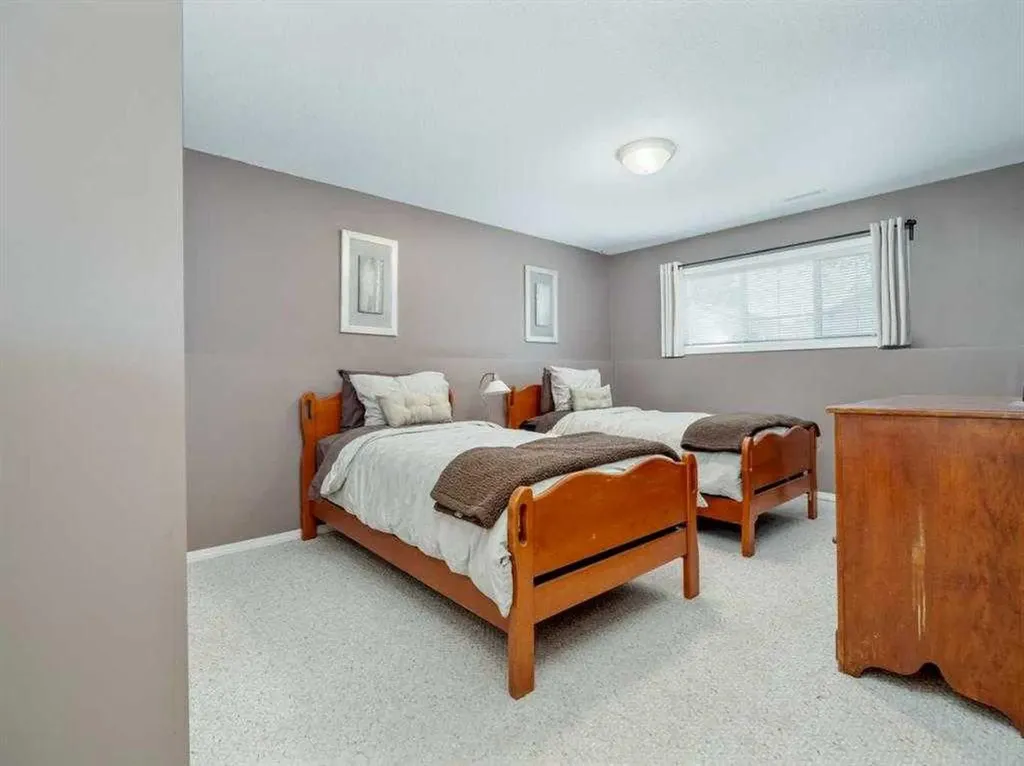 33 Peigan Court W Lethbridge AB T1K 6J4