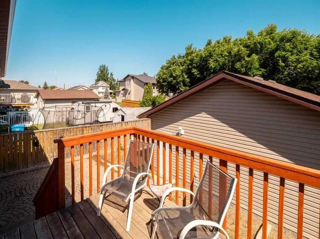 33 Peigan Court W Lethbridge AB T1K 6J4