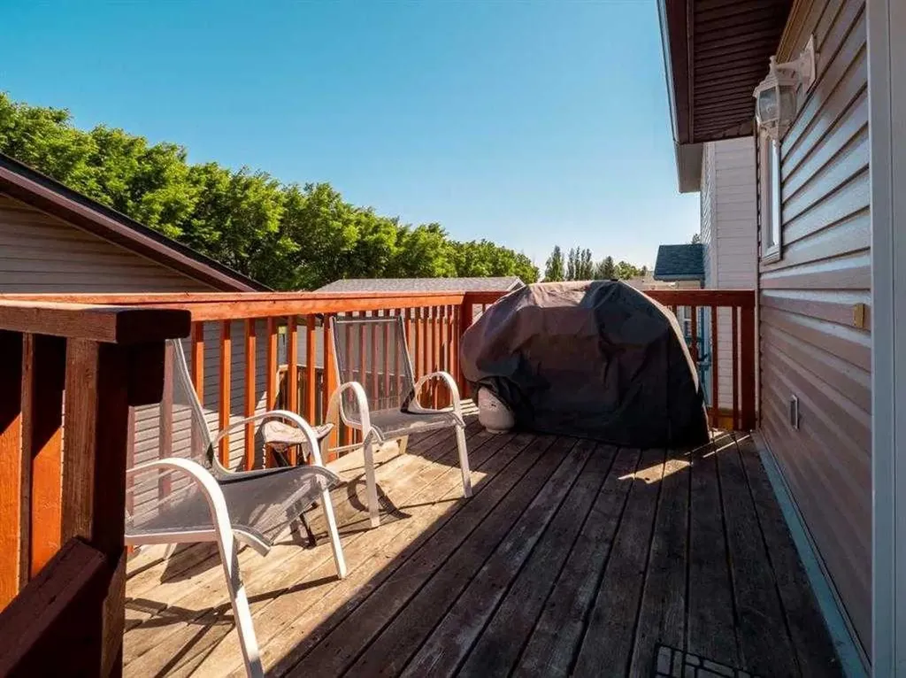 33 Peigan Court W Lethbridge AB T1K 6J4