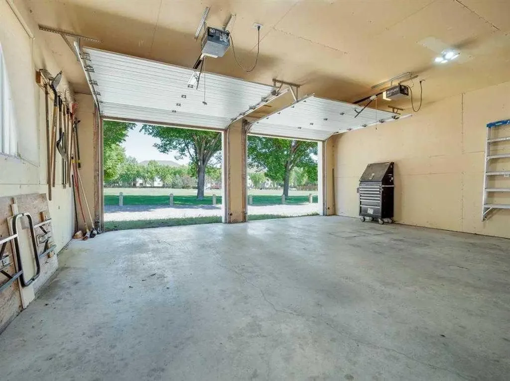 33 Peigan Court W Lethbridge AB T1K 6J4