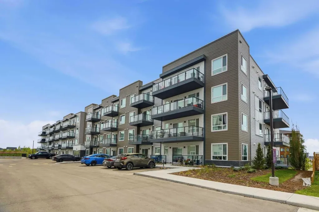 33 Carringham Gate NW Calgary AB T3P2H6