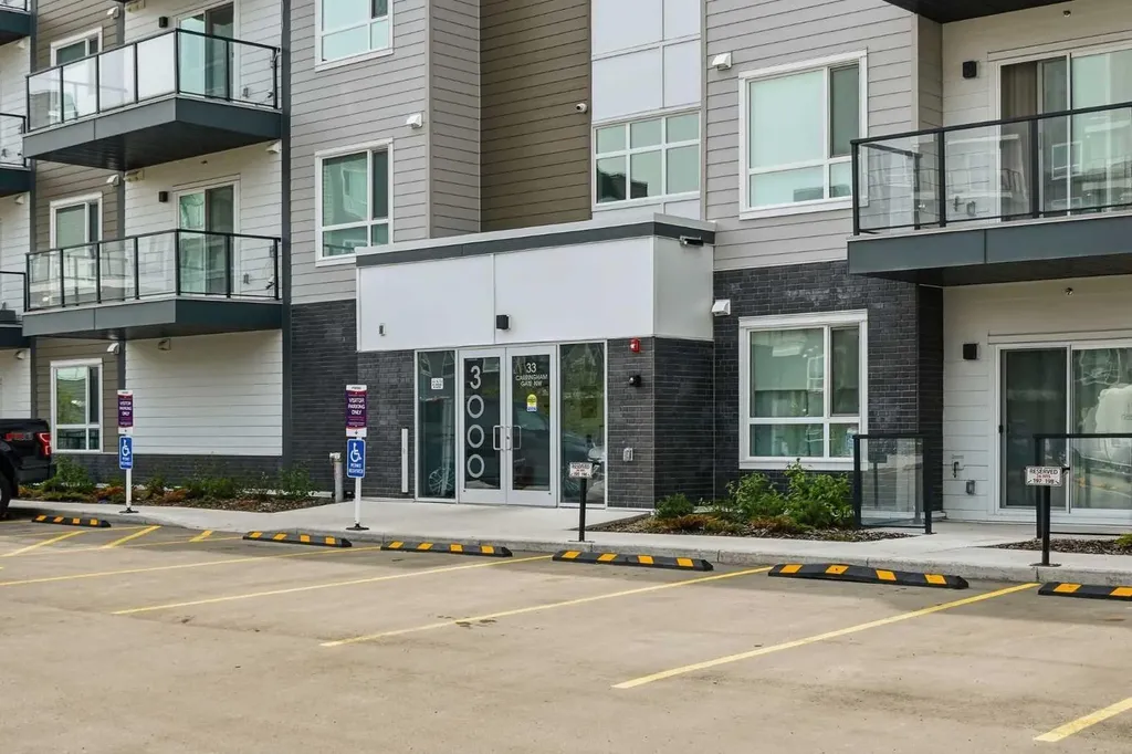 33 Carringham Gate NW Calgary AB T3P2H6