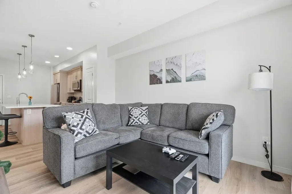 33 Carringham Gate NW Calgary AB T3P2H6