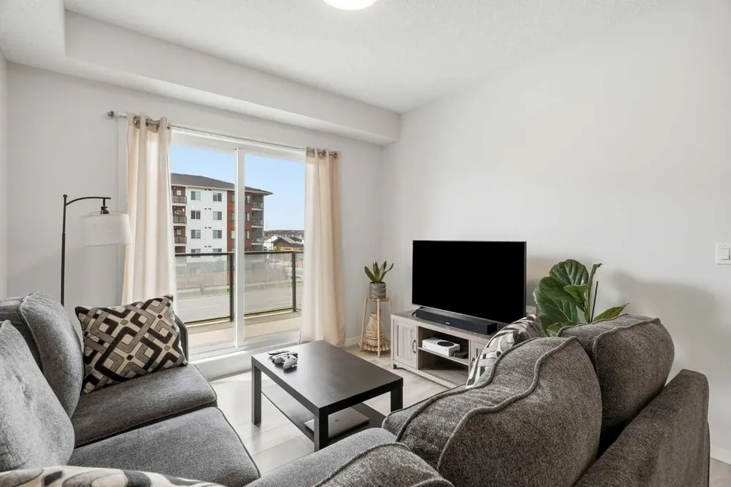 33 Carringham Gate NW Calgary AB T3P2H6