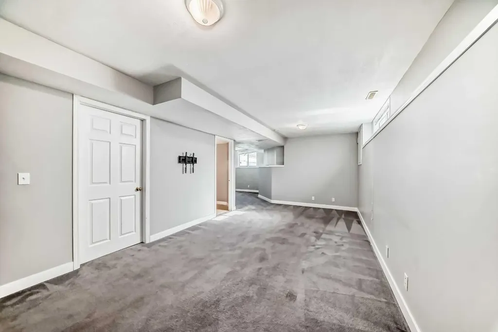 10800 Hidden Valley Drive NW Calgary AB T3A 5H6