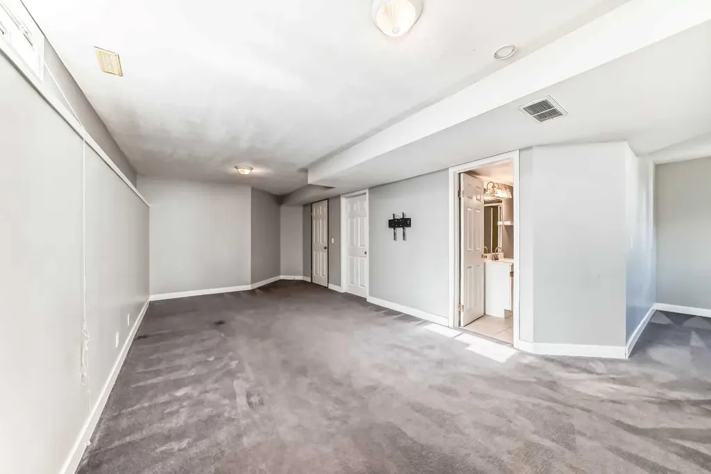 10800 Hidden Valley Drive NW Calgary AB T3A 5H6