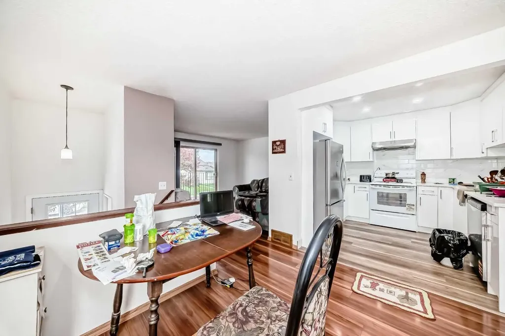 4218 38 Street NE Calgary AB T1Y 5S7