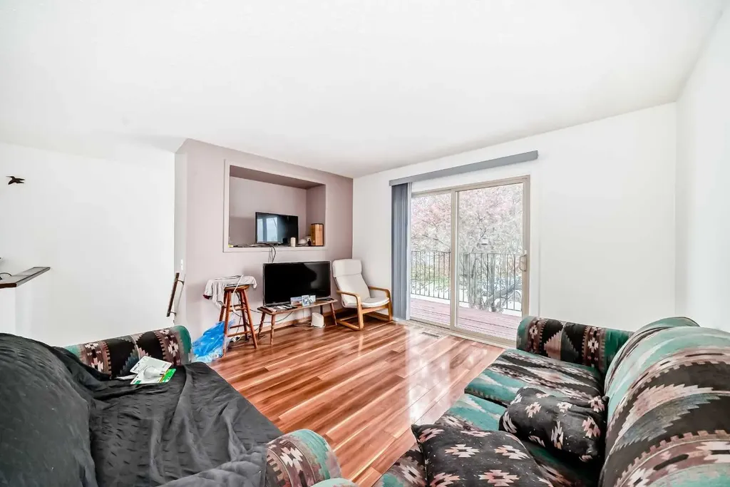 4218 38 Street NE Calgary AB T1Y 5S7