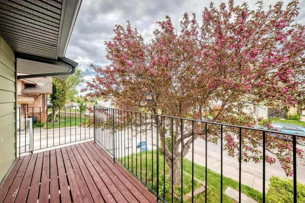 4218 38 Street NE Calgary AB T1Y 5S7