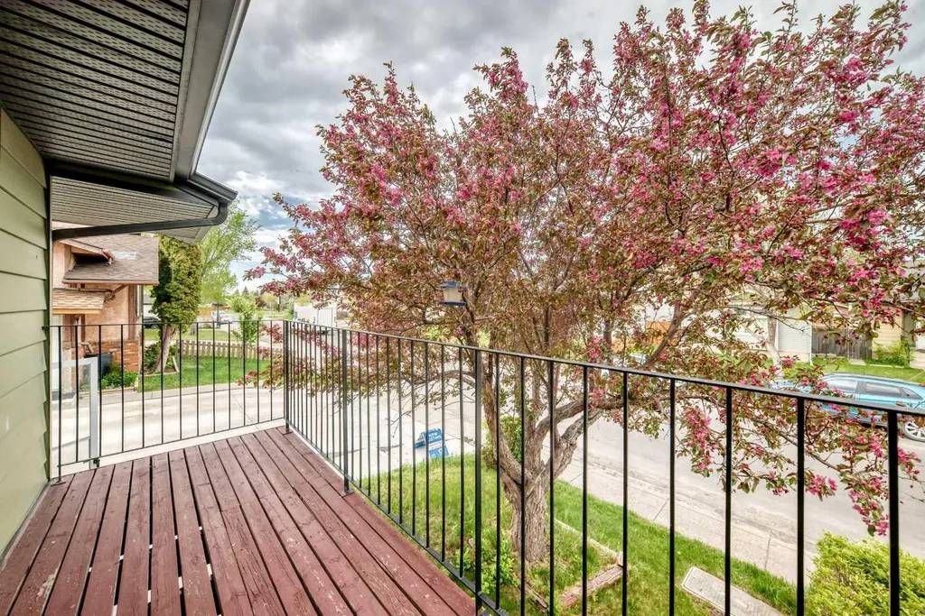 4218 38 Street NE Calgary AB T1Y 5S7