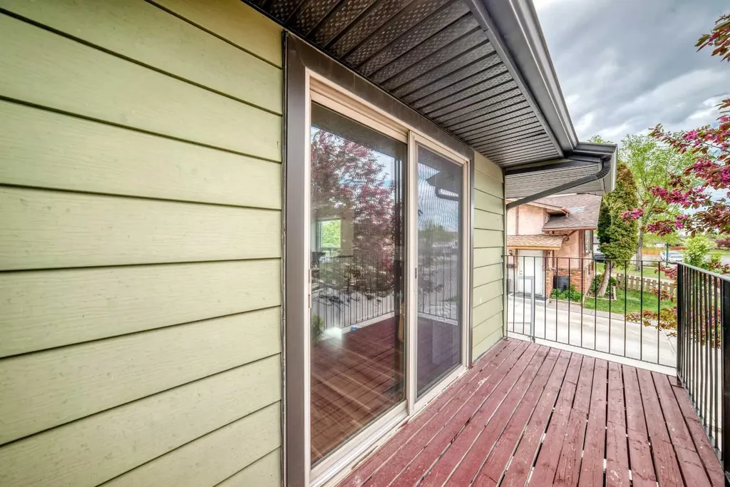 4218 38 Street NE Calgary AB T1Y 5S7
