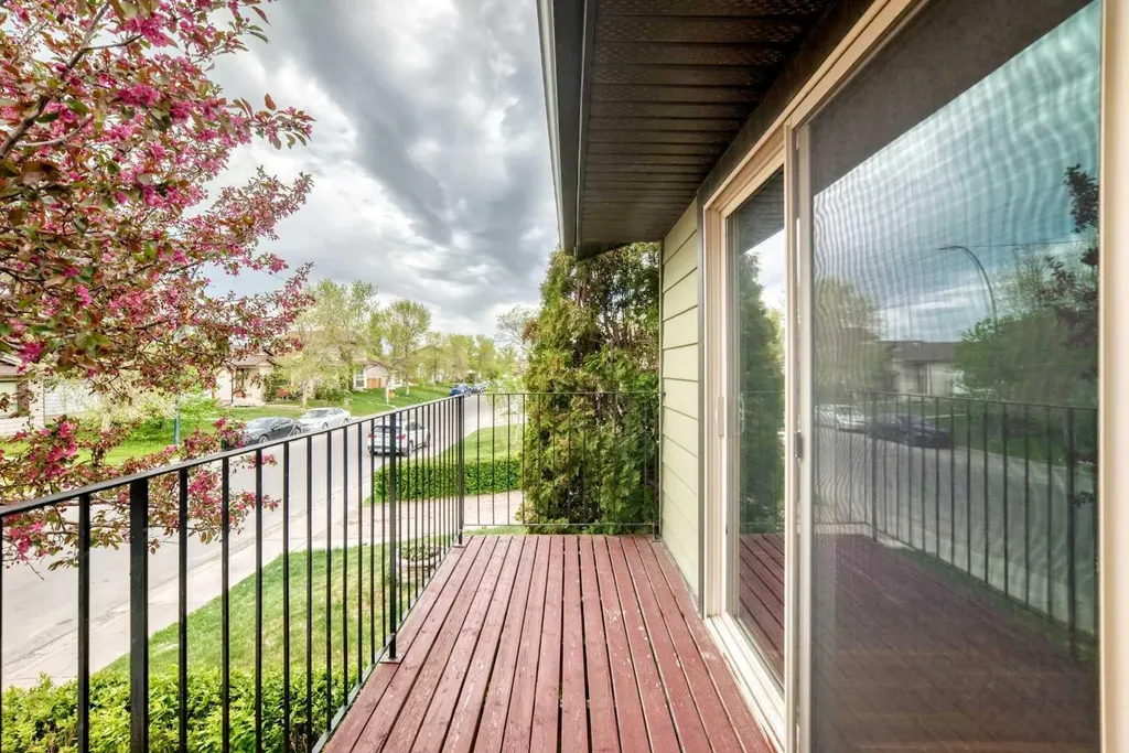 4218 38 Street NE Calgary AB T1Y 5S7