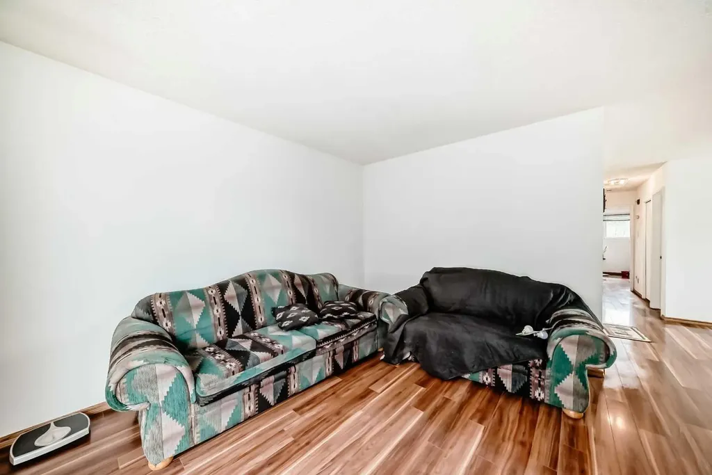4218 38 Street NE Calgary AB T1Y 5S7