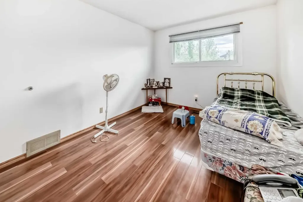 4218 38 Street NE Calgary AB T1Y 5S7