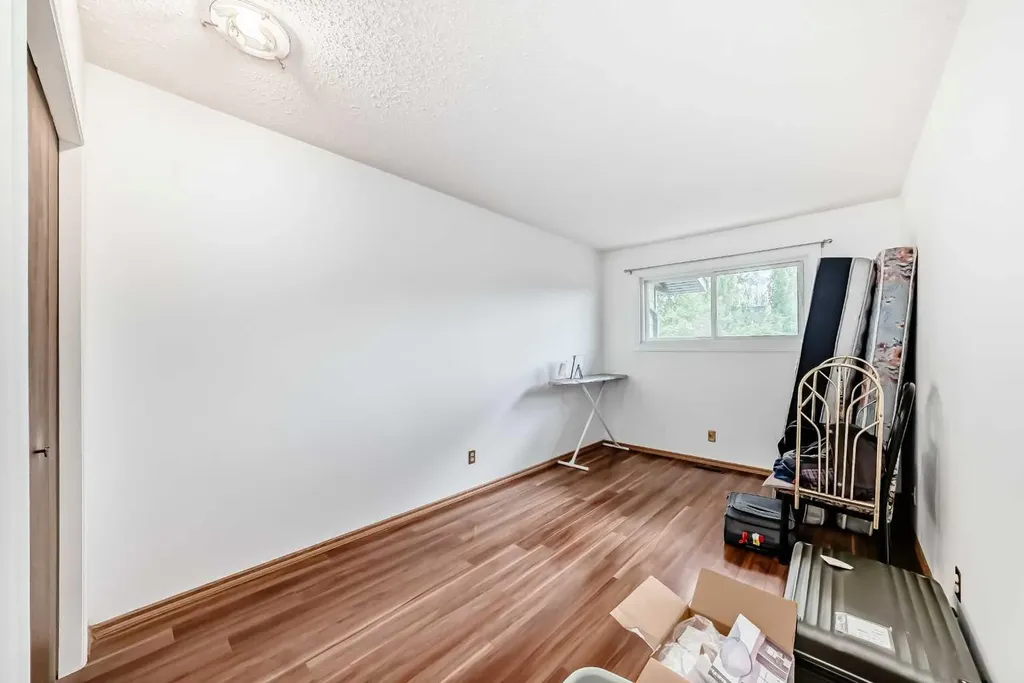 4218 38 Street NE Calgary AB T1Y 5S7