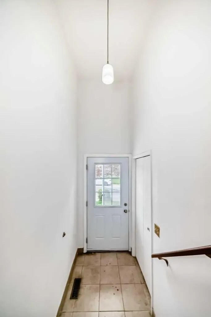 4218 38 Street NE Calgary AB T1Y 5S7