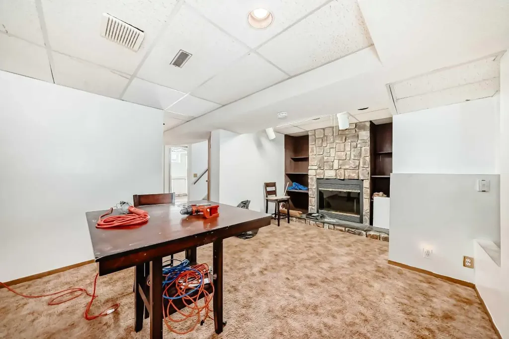 4218 38 Street NE Calgary AB T1Y 5S7