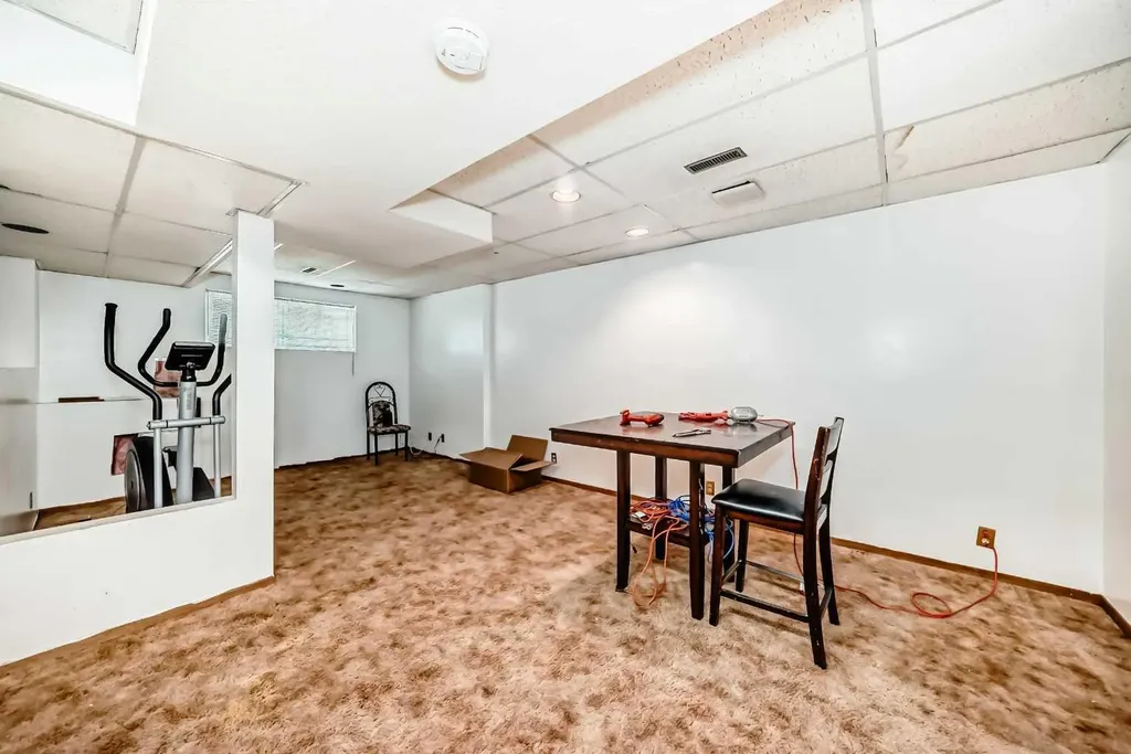 4218 38 Street NE Calgary AB T1Y 5S7