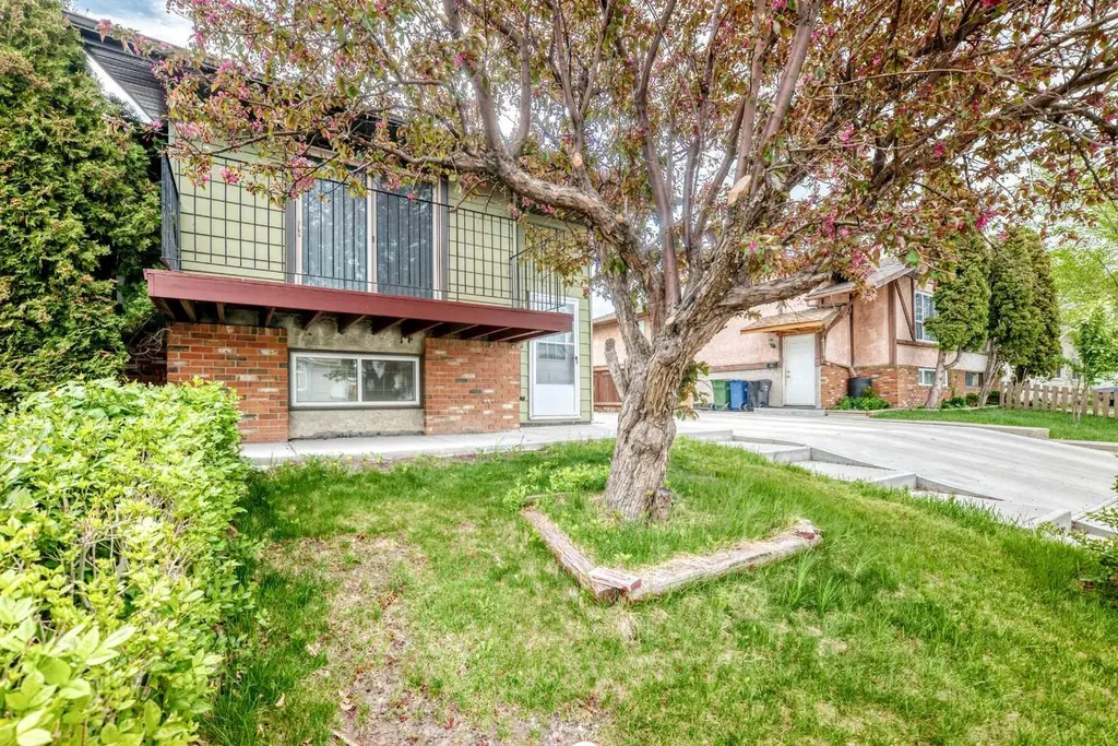 4218 38 Street NE Calgary AB T1Y 5S7