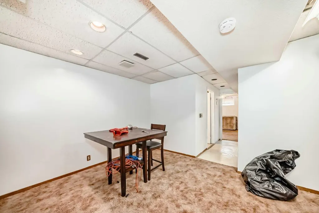 4218 38 Street NE Calgary AB T1Y 5S7