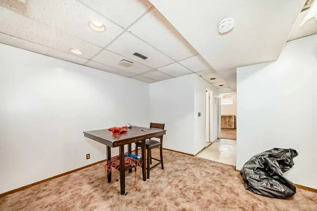 4218 38 Street NE Calgary AB T1Y 5S7
