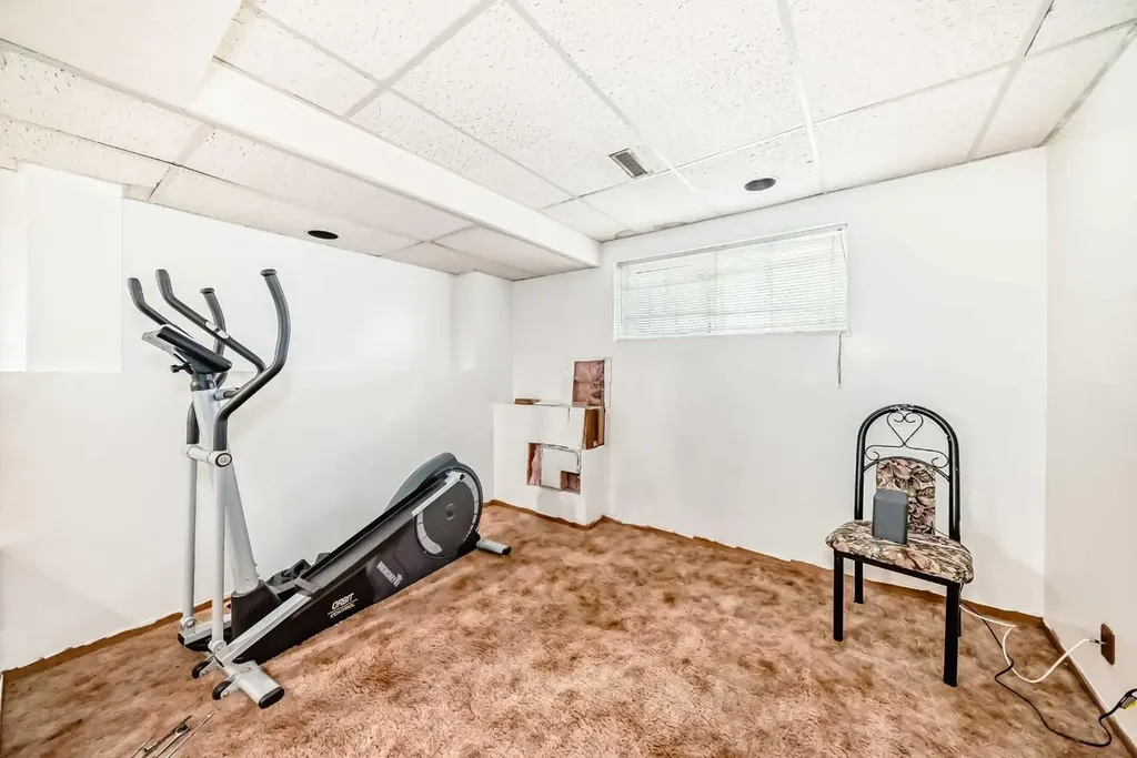 4218 38 Street NE Calgary AB T1Y 5S7