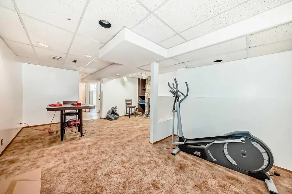 4218 38 Street NE Calgary AB T1Y 5S7