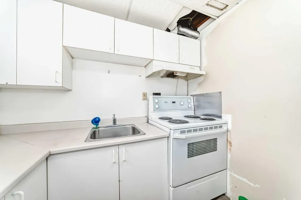4218 38 Street NE Calgary AB T1Y 5S7