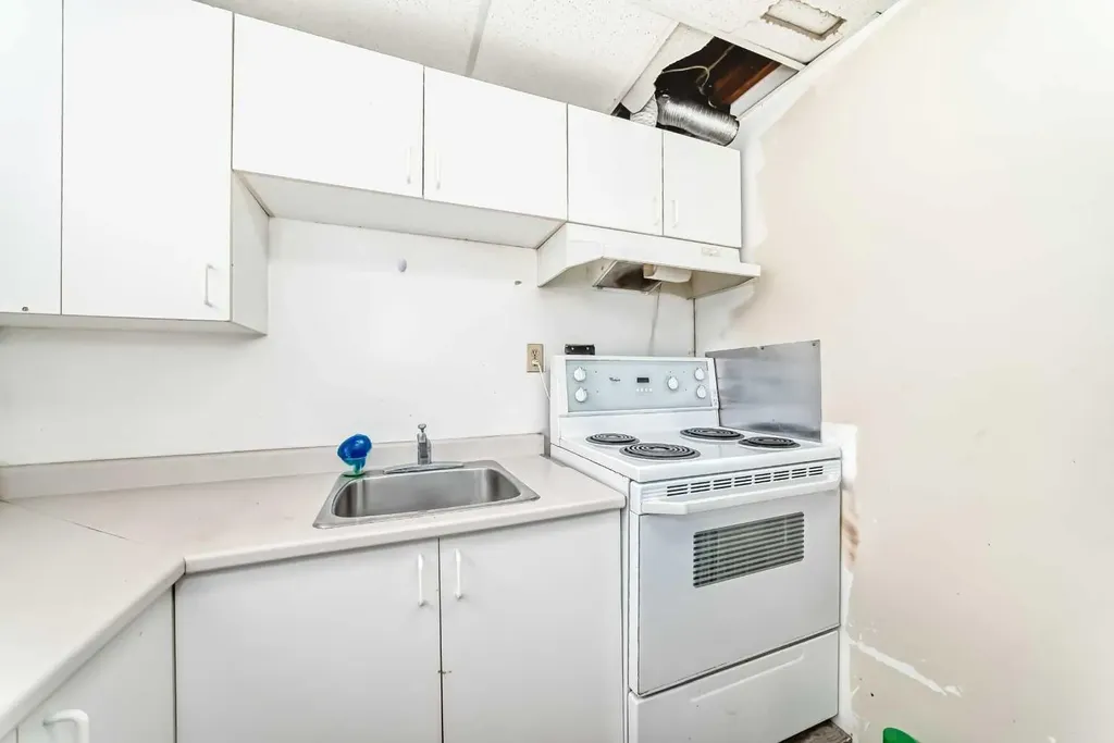 4218 38 Street NE Calgary AB T1Y 5S7