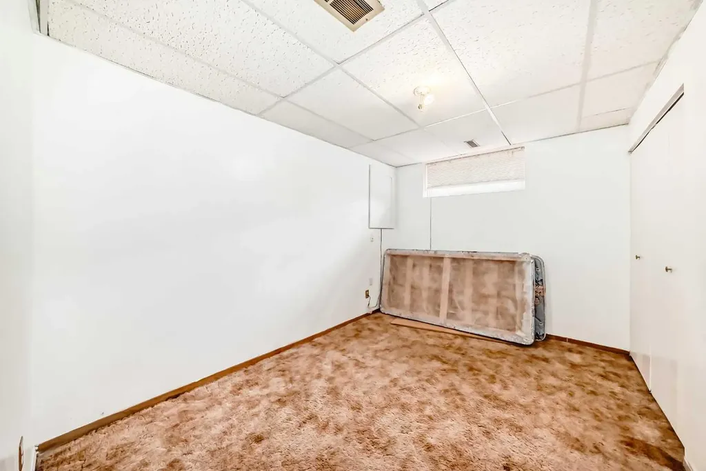 4218 38 Street NE Calgary AB T1Y 5S7