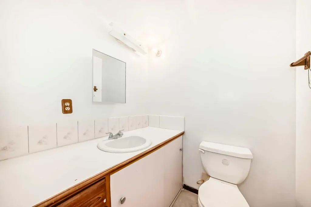 4218 38 Street NE Calgary AB T1Y 5S7