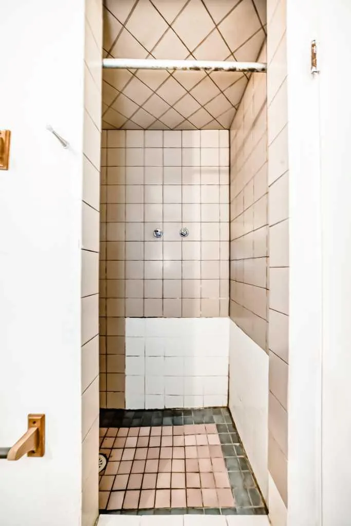 4218 38 Street NE Calgary AB T1Y 5S7