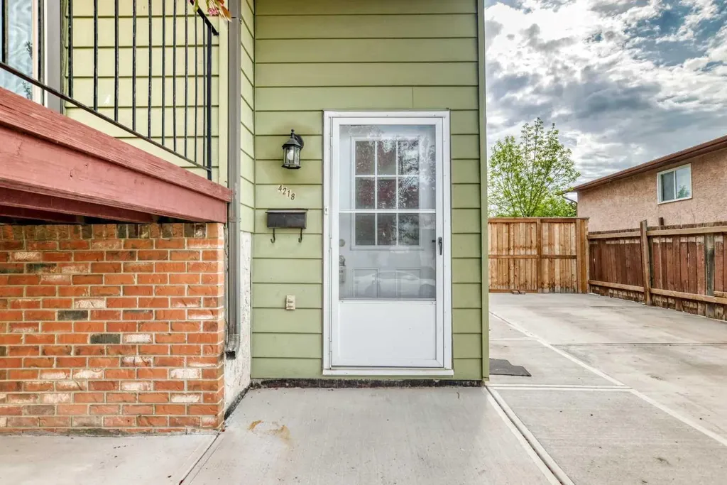 4218 38 Street NE Calgary AB T1Y 5S7