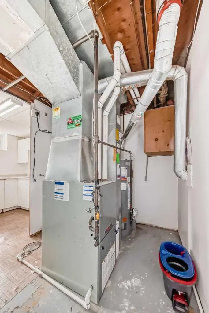 4218 38 Street NE Calgary AB T1Y 5S7