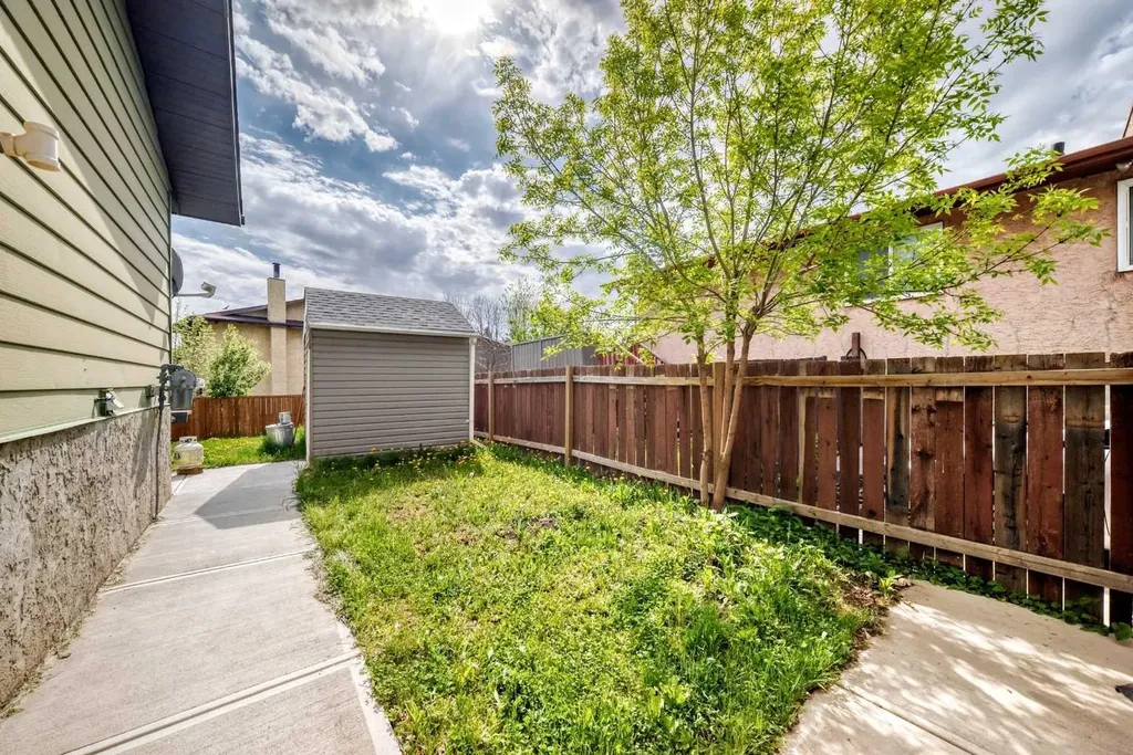 4218 38 Street NE Calgary AB T1Y 5S7