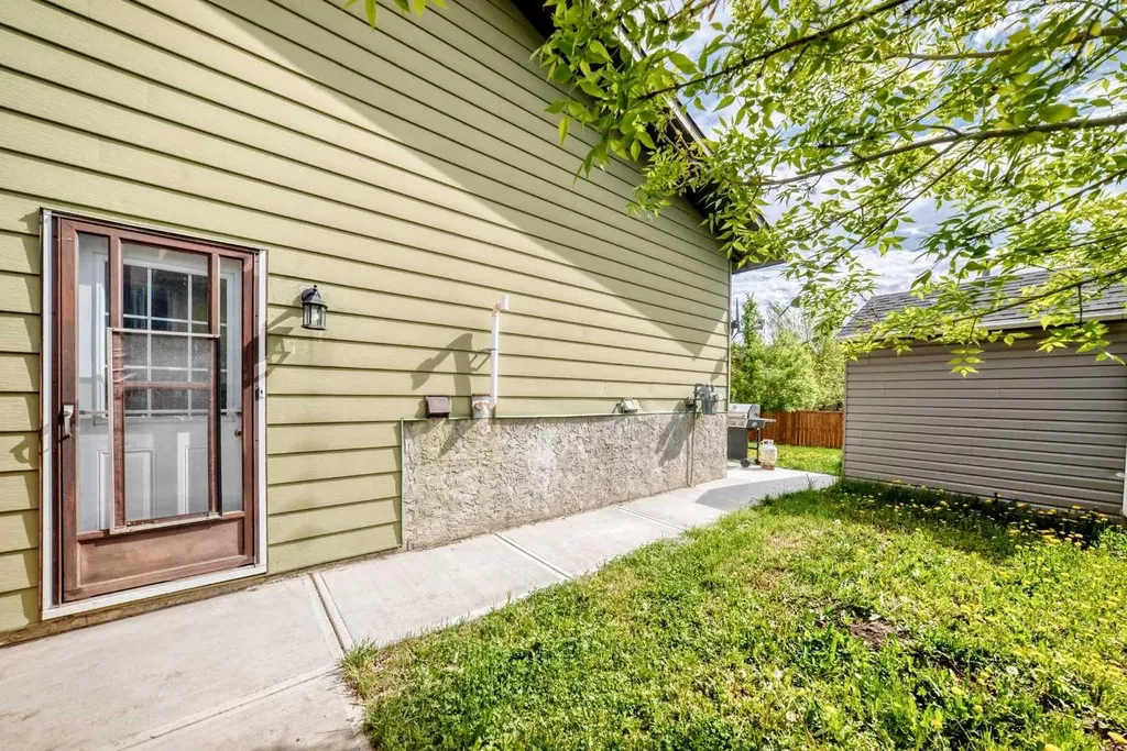 4218 38 Street NE Calgary AB T1Y 5S7