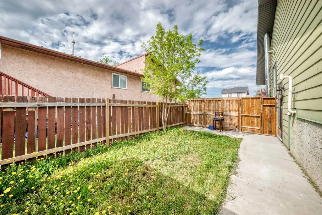 4218 38 Street NE Calgary AB T1Y 5S7