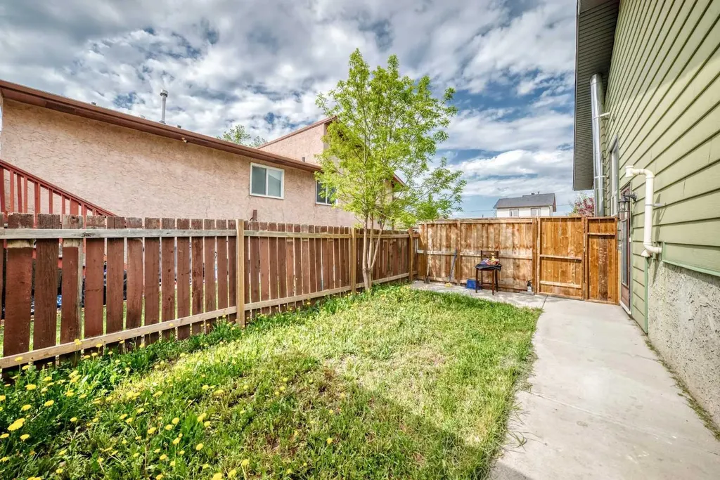 4218 38 Street NE Calgary AB T1Y 5S7