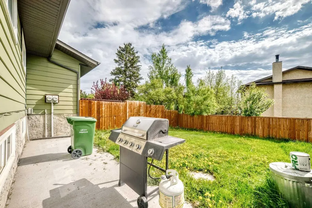 4218 38 Street NE Calgary AB T1Y 5S7